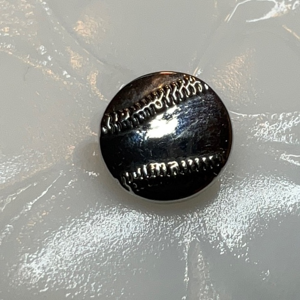 Petite Ginger Snap 12mm silver-toned baseball.